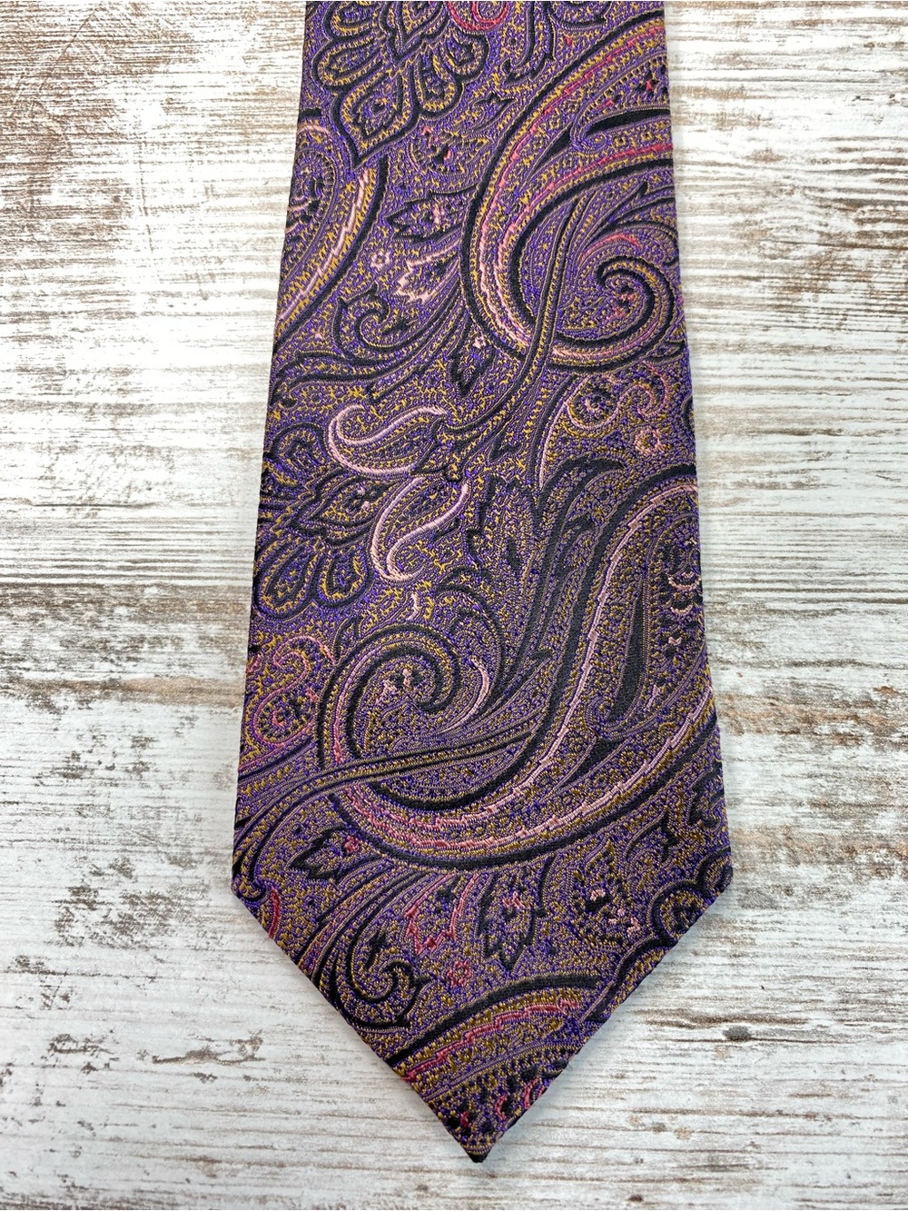 Purple Paisley Silk-Effect Men's Tie - Refined Patterned Accessory